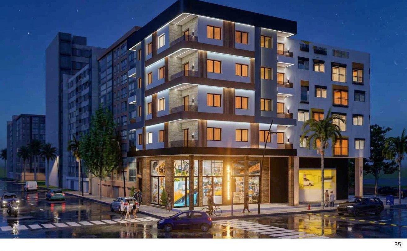 Même façade de nuit avec éclairage architectural LED